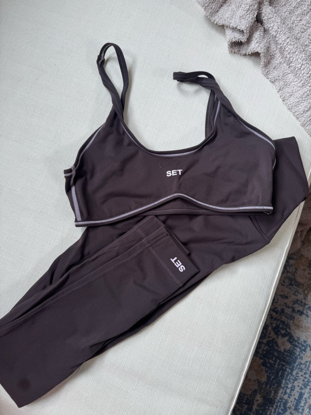 SET active brown/baby pink workout set